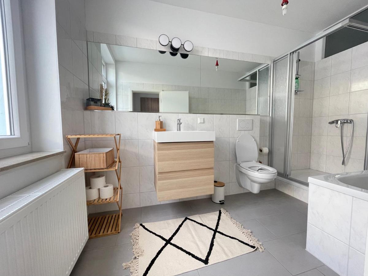 150Qm - 5 Rooms - Free Parking - Mallibase Apartments Hannover Bagian luar foto