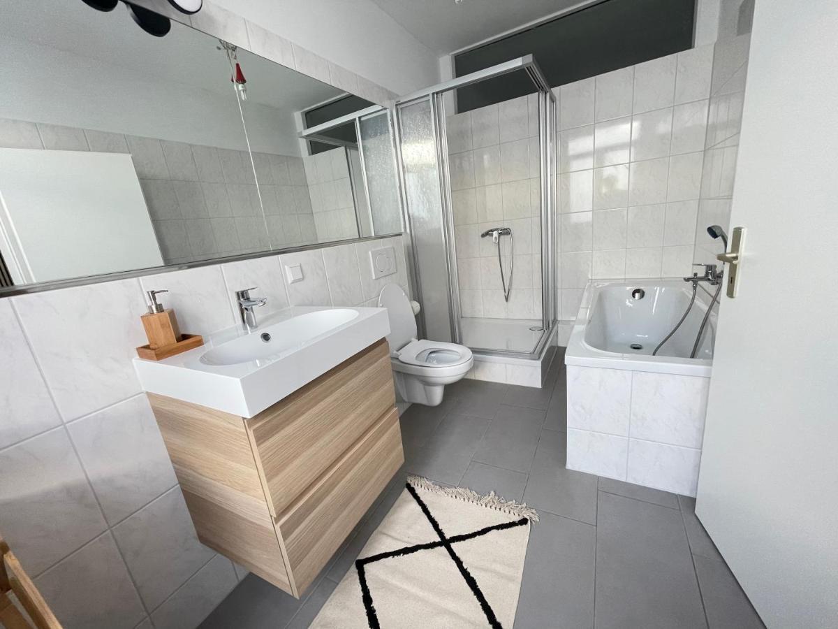 150Qm - 5 Rooms - Free Parking - Mallibase Apartments Hannover Bagian luar foto